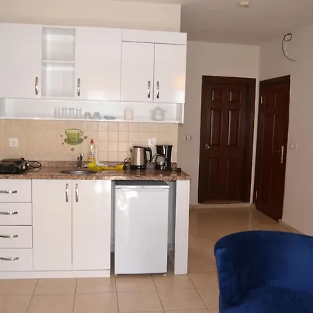 Safari Suit N-4 Aparthotel *